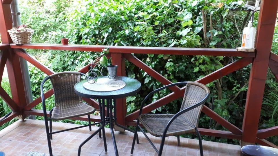 Kerekparos Es Zarandok Vendeghaz Villa Apostag Exteriör bild