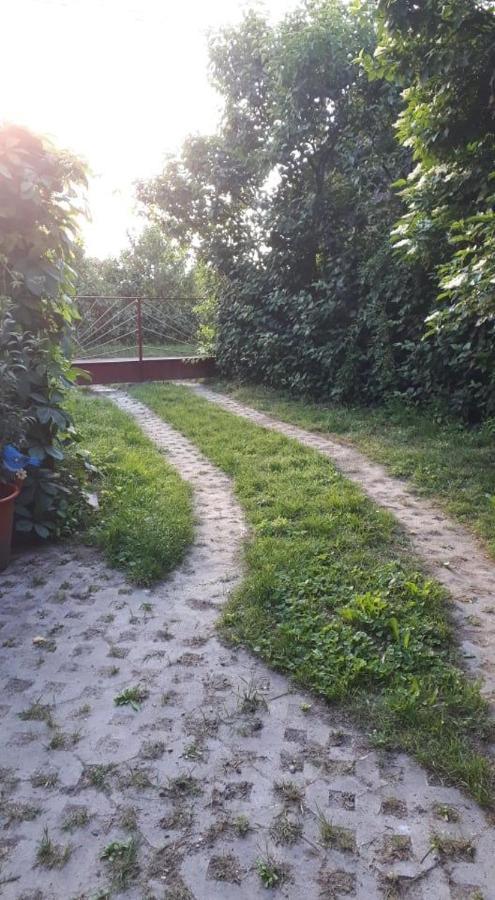 Kerekparos Es Zarandok Vendeghaz Villa Apostag Exteriör bild
