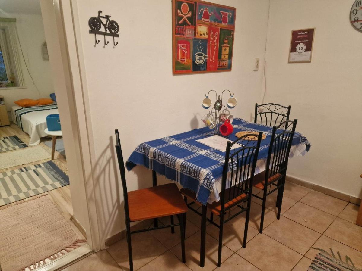 Kerekparos Es Zarandok Vendeghaz Villa Apostag Exteriör bild