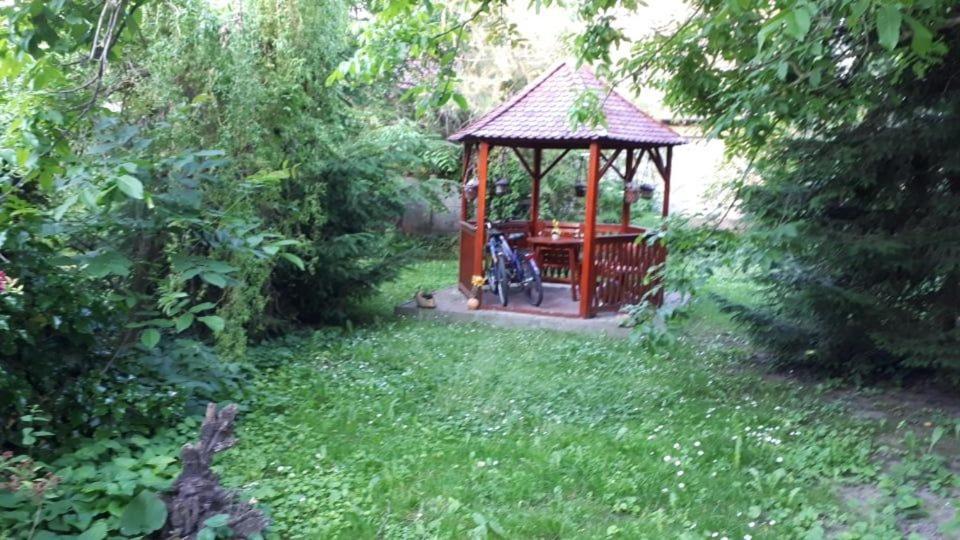 Kerekparos Es Zarandok Vendeghaz Villa Apostag Exteriör bild